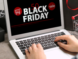 Handlekurv med svarte og røde esker foran teksten ‘Black Friday 2026’ på svart bakgrunn.